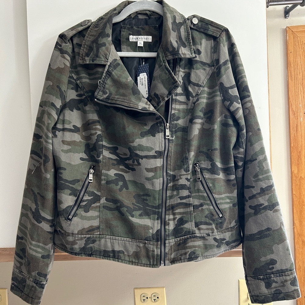 Universal Thread Camo Jacket